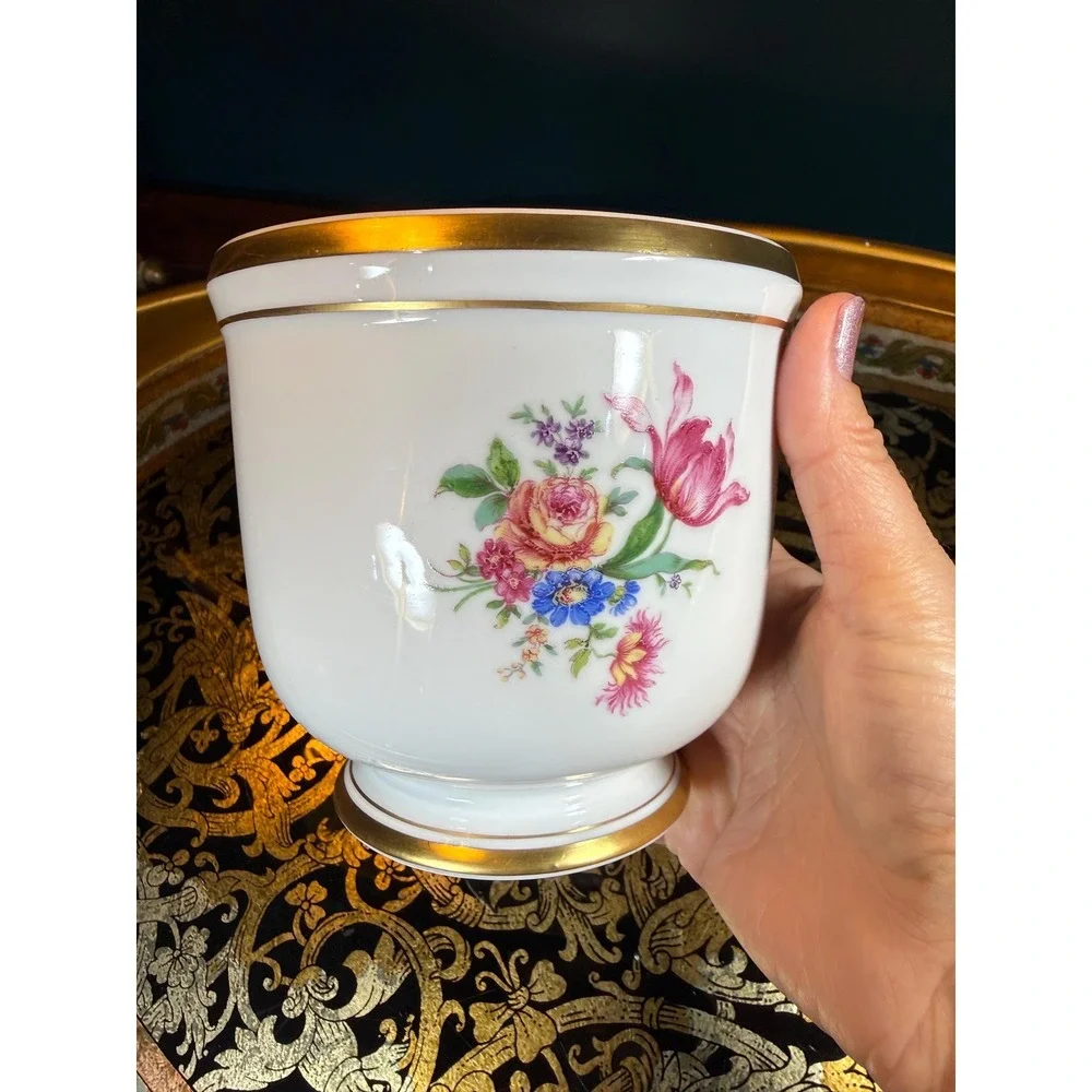 Vista Alegre Portugal Floral Porcelain Cachepot with‎ Gold Trim – 4.25